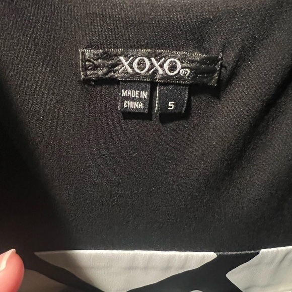 380. XOXO Juniors B&W Dress w/Side zipper. - Picture 8 of 9